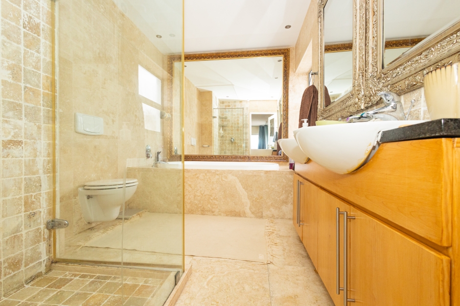 6 Bedroom Property for Sale in Bloubergstrand Western Cape
